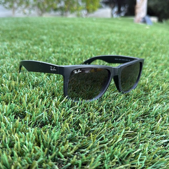 Ray-Ban Other - Ray-Ban Justin Classics
